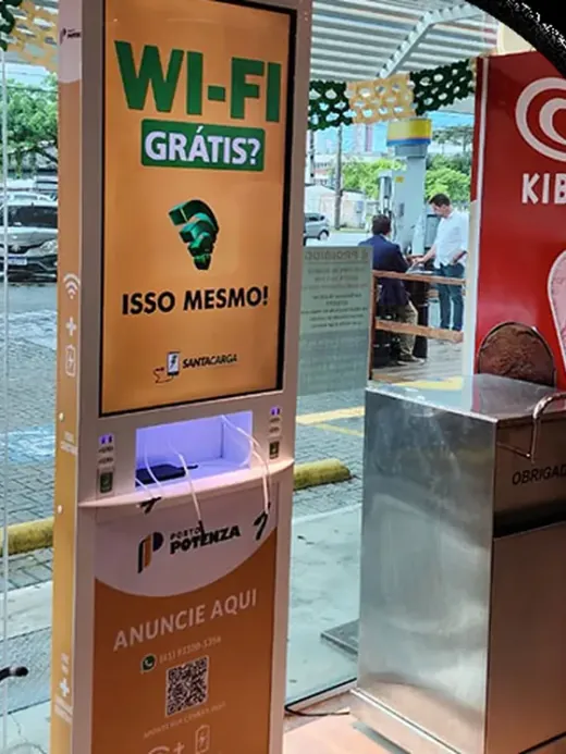 Totem Santa Carga instalado em ponto parceiro, São Paulo